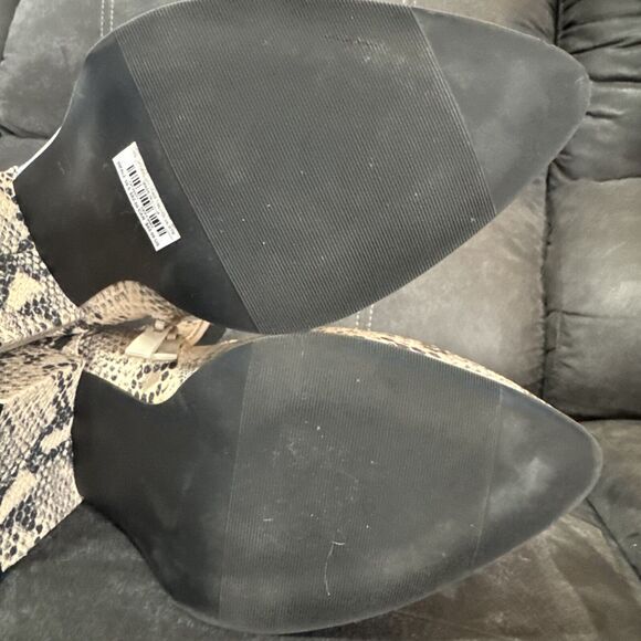 Torrid Block Heel Booties Size 10.5 Wide Snake Skin Side Zip Chunky Heel Pointed - Picture 11 of 12